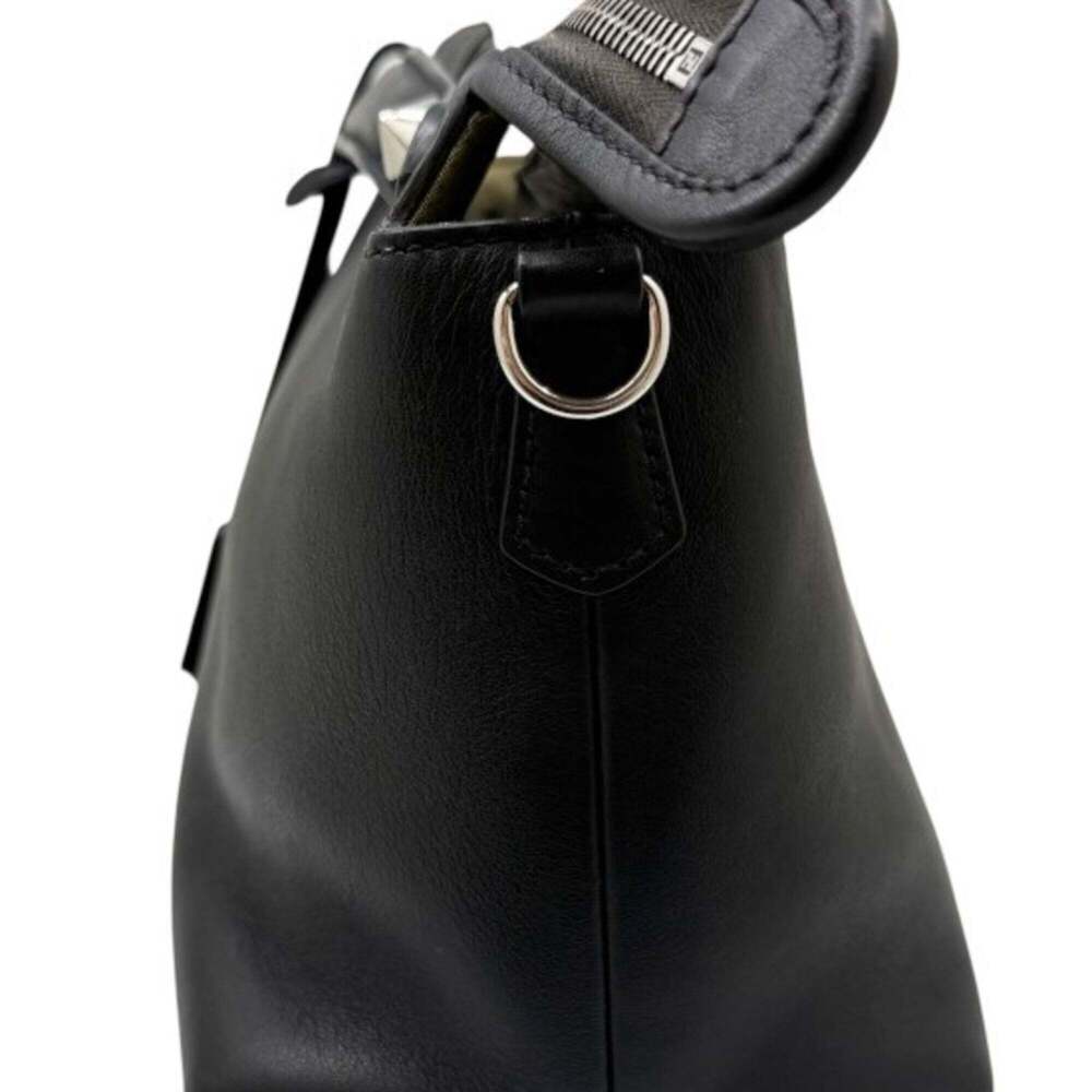 FENDI Black Leather Shoulder Bag - Picture 3 of 16